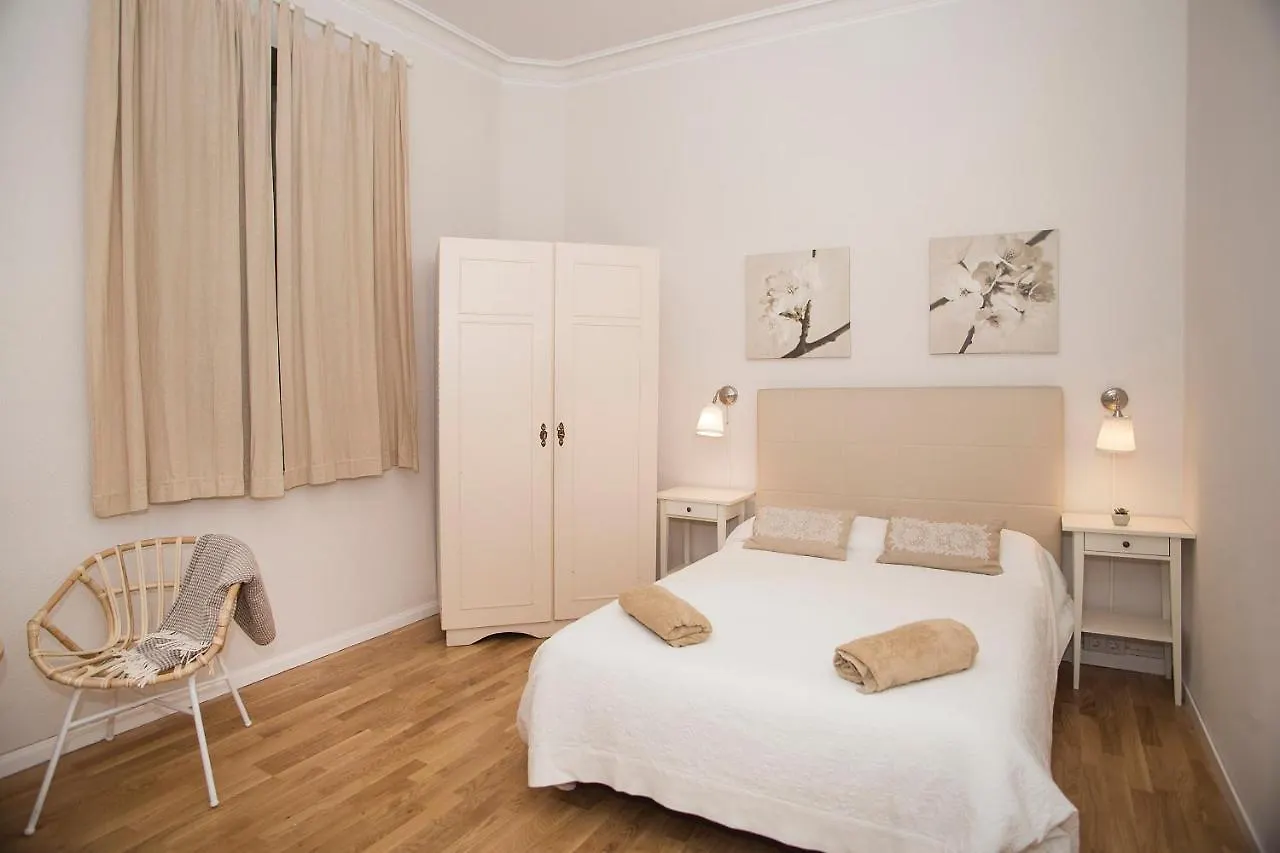 Mai & Maud Ronda Apartment Barcelona