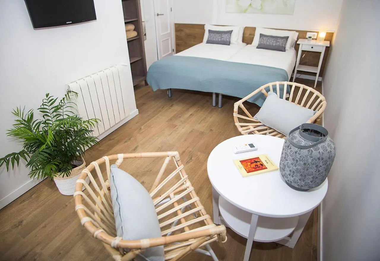 Mai & Maud Ronda Apartment Barcelona