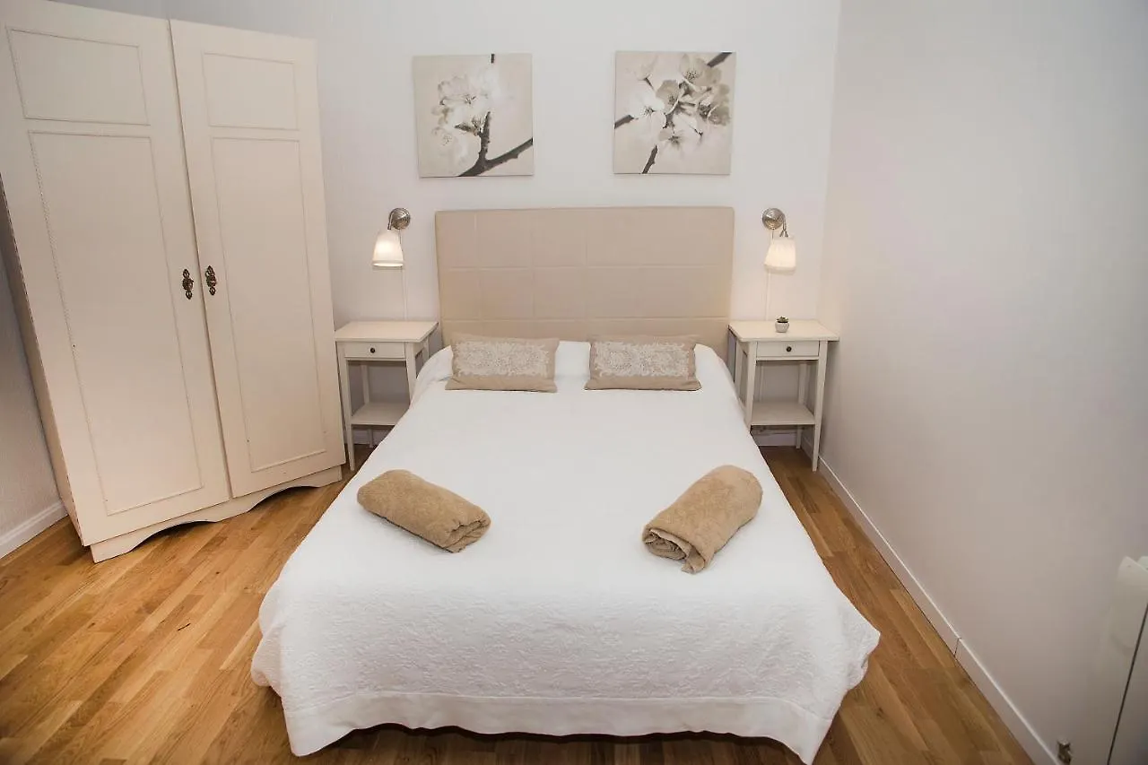 Mai & Maud Ronda Apartment Barcelona