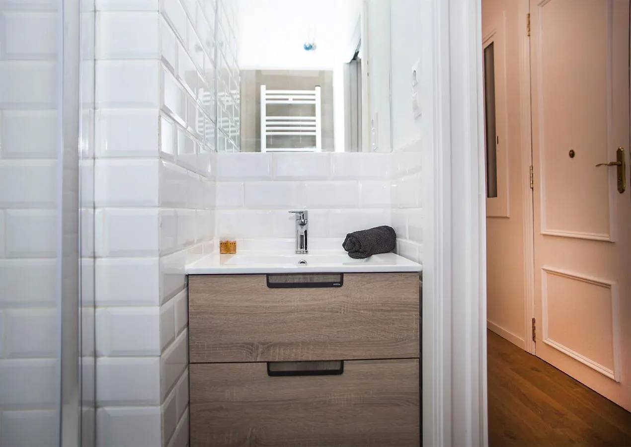 Mai & Maud Ronda Apartment Barcelona